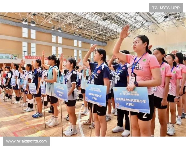 郑州中学第四附属小学排球队教练：正规赛场锻炼提升小球员能力