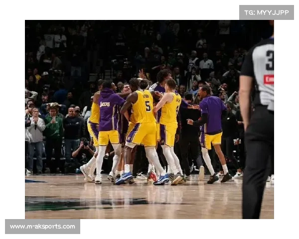 詹姆斯妙传里夫斯空切，湖人末节一波流定胜局