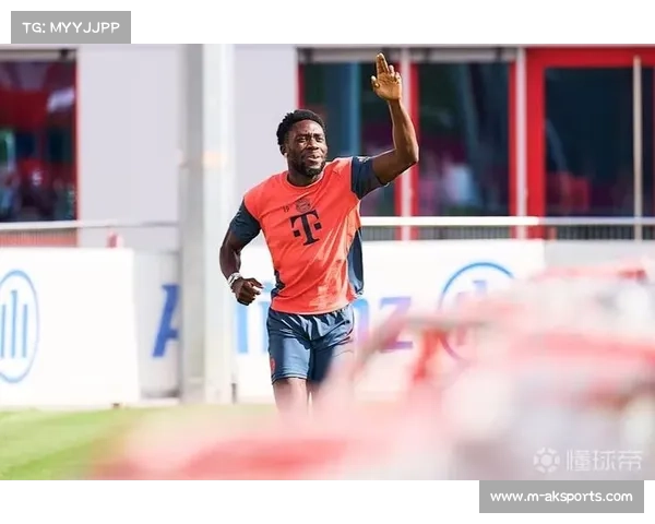 拜仁慕尼黑官方确认阿方索·戴维斯右膝前交叉韧带撕裂，预计缺席九个月